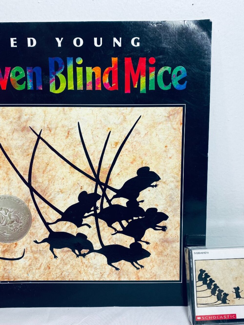 "SEVEN BLIND MICE" Ed Young Caldecott Book + Scholastic Audio Cassette